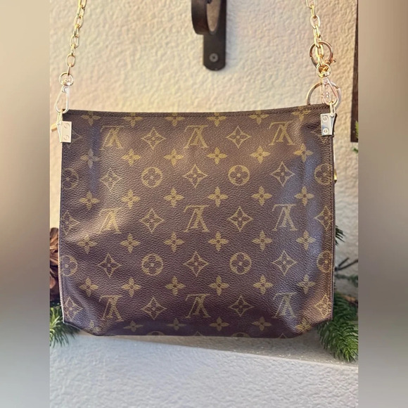 - Vintage LOUIS VUITTON Monogram Pouche Toilette 26 Clutch Bag converted - Picture 3 of 17